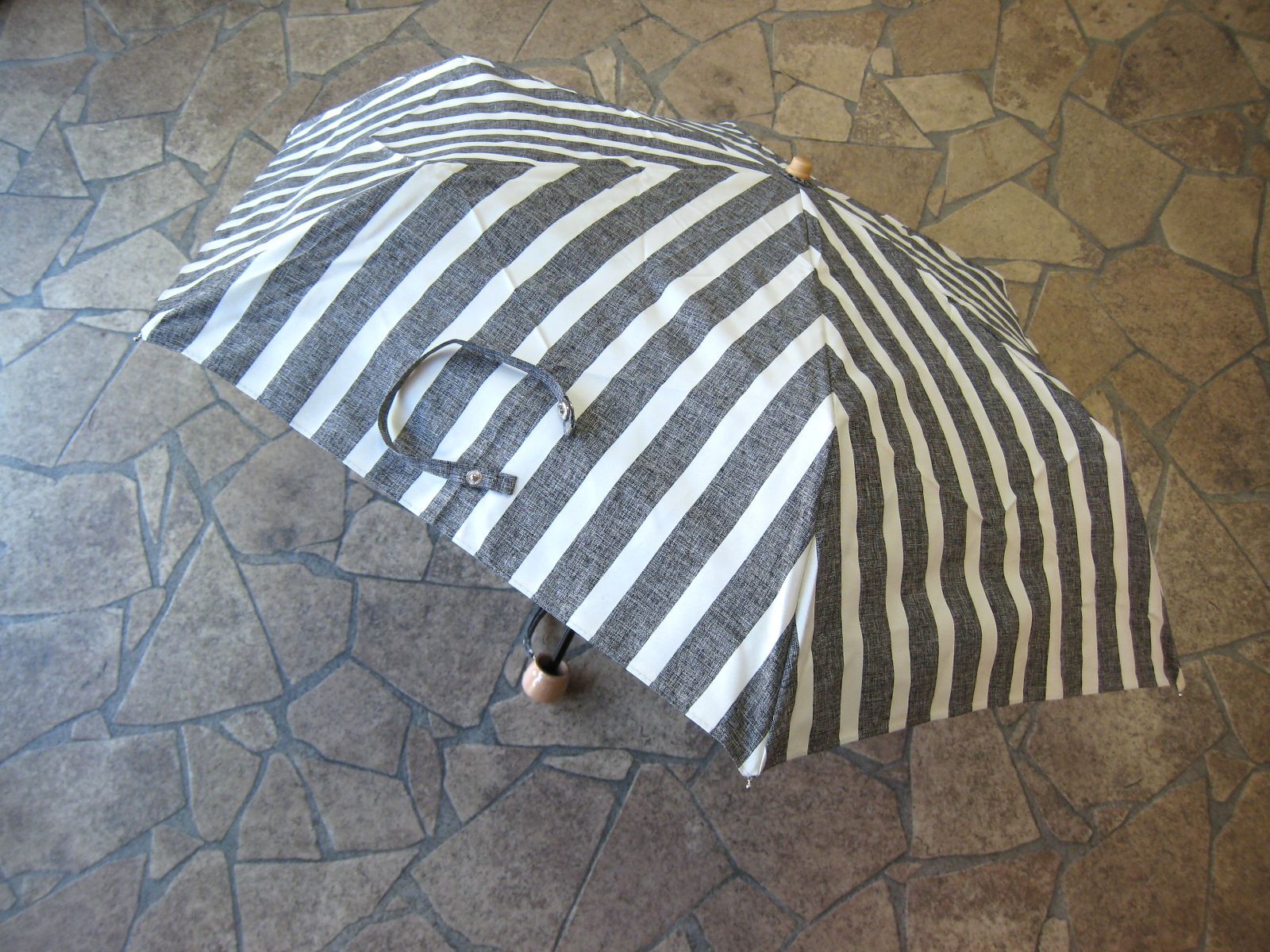 ストライプ折りたたみ日傘